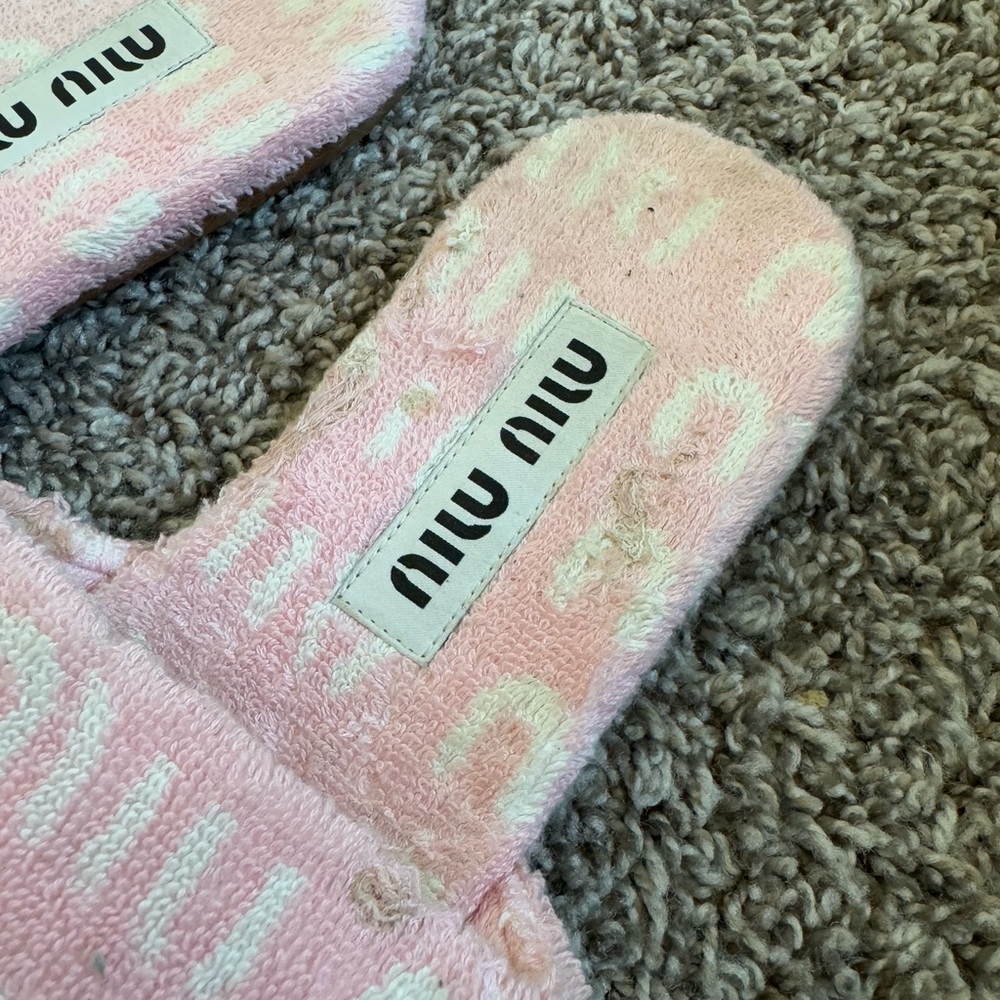 Miu Miu pink Logo terry cloth Pool Sandals slides - Picture 8 of 13